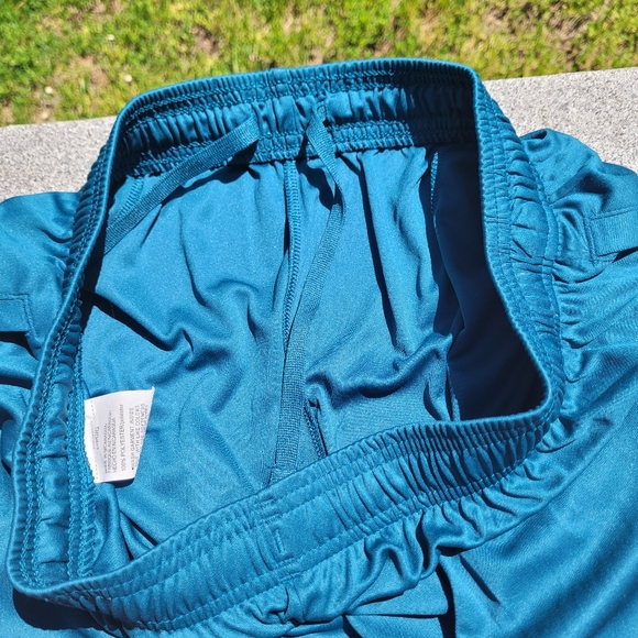 Under Armour - Picture 4 of 5